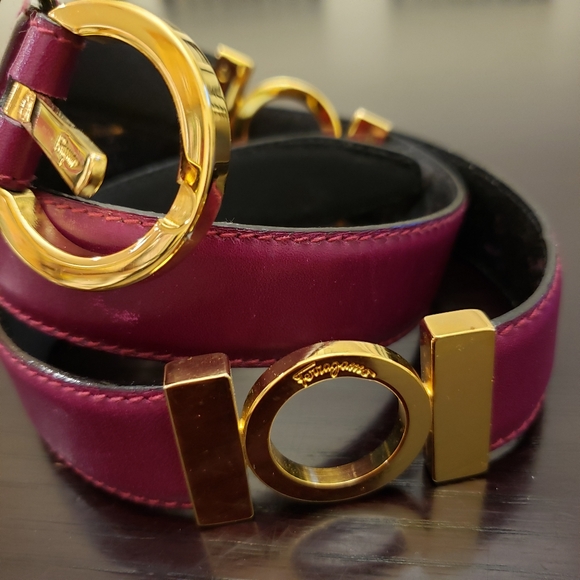 Ferragamo magenta leather belt with gold tone buckle - Picture 3 of 13